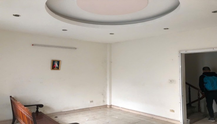 Cho thuê nhà ngõ LÀM VP, Ở GĐ, NHÓM 99 Định Công, chỉ 8.5 triệu 40m2 x 5 tầng, 4 ngủ, 4 WC